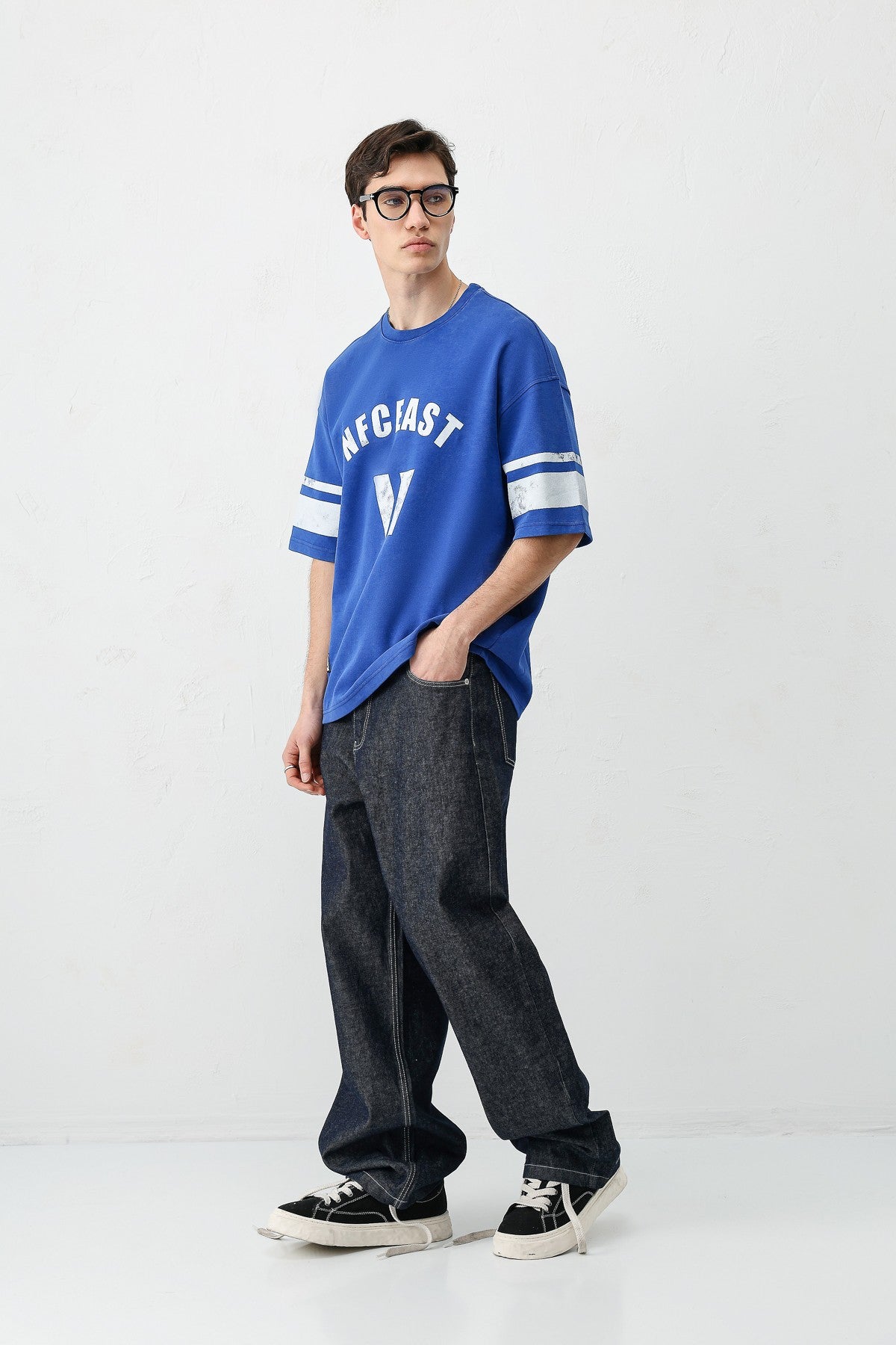 Oversized T-Shirt with V-Print and Sleeve Details