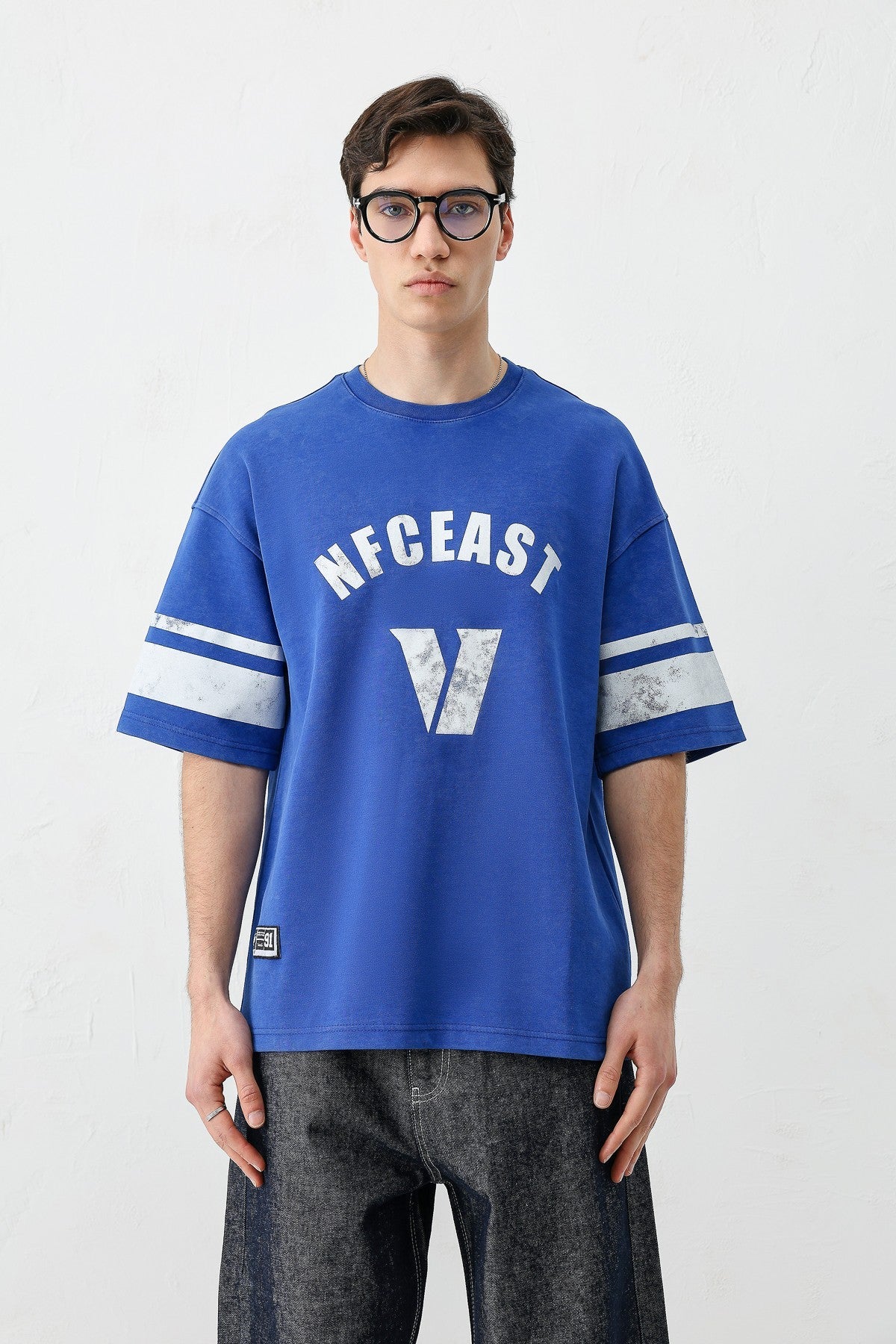 Oversized T-Shirt with V-Print and Sleeve Details