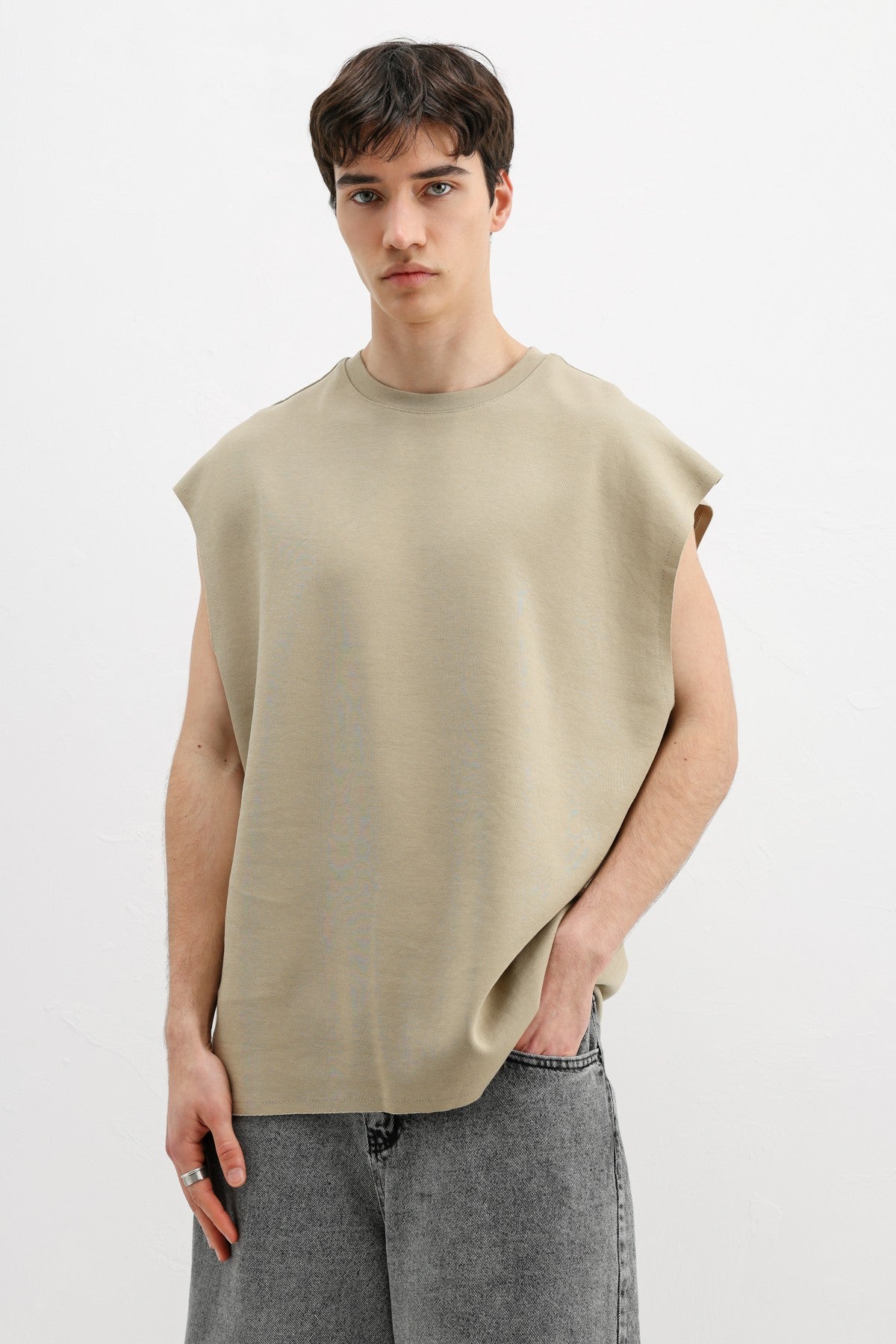 Oversized Sleeveless Basic T-Shirt