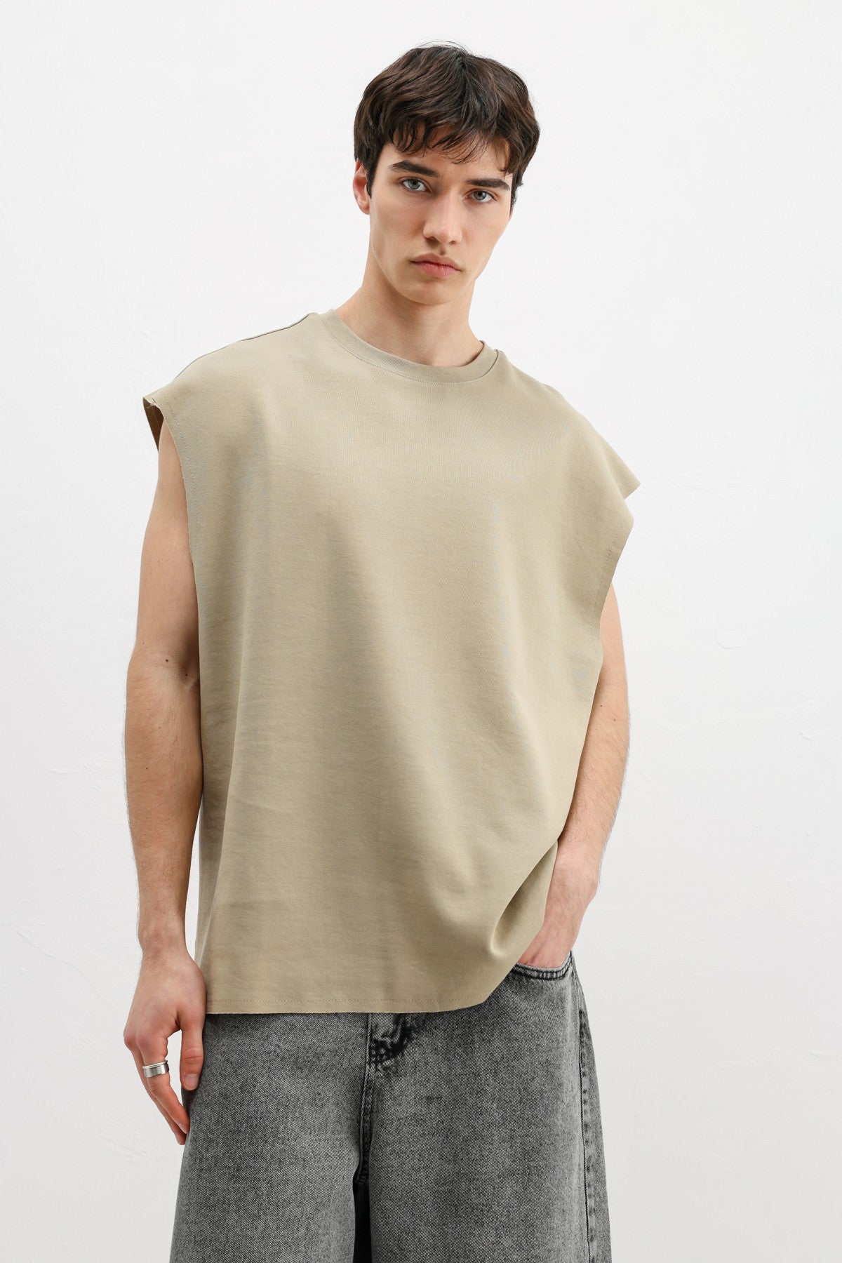 Oversized Sleeveless Basic T-Shirt