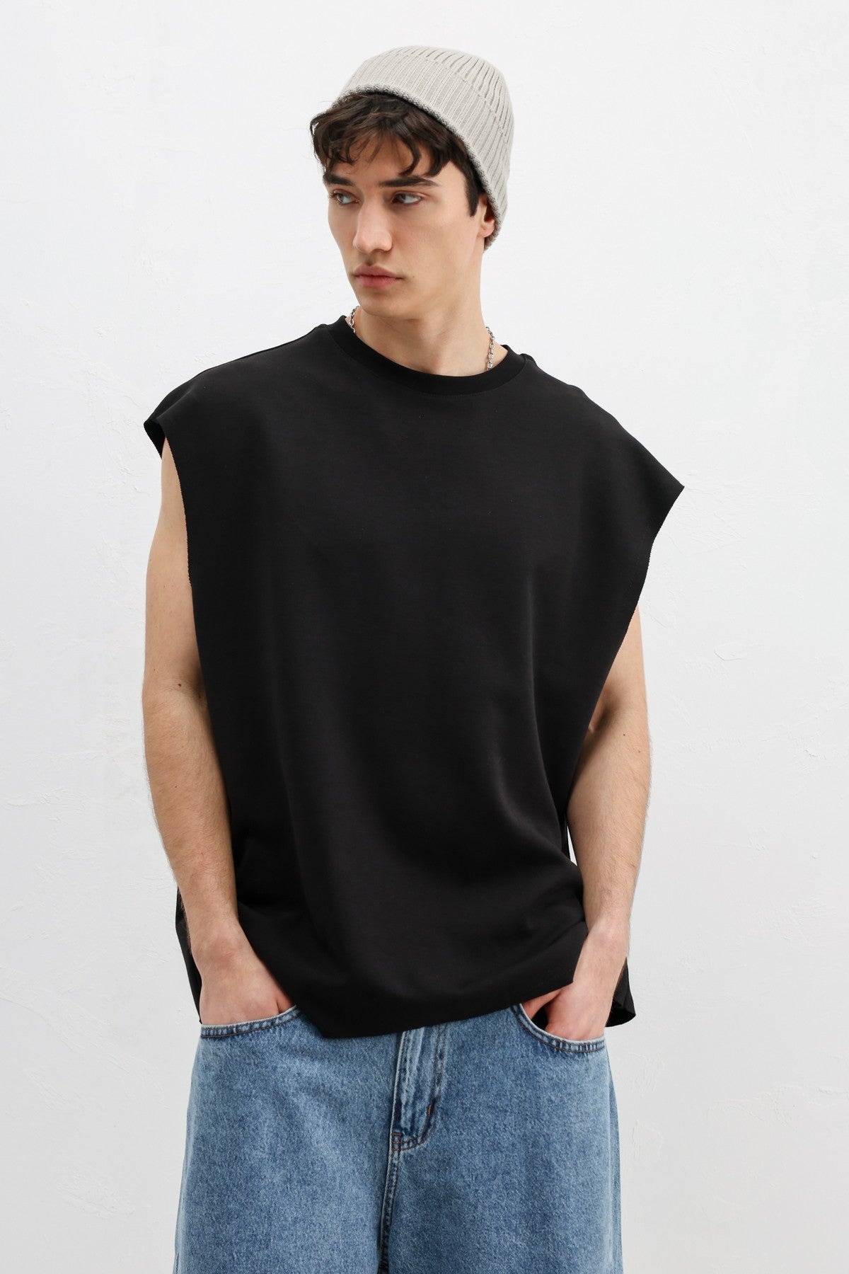 Oversized Sleeveless Basic T-Shirt