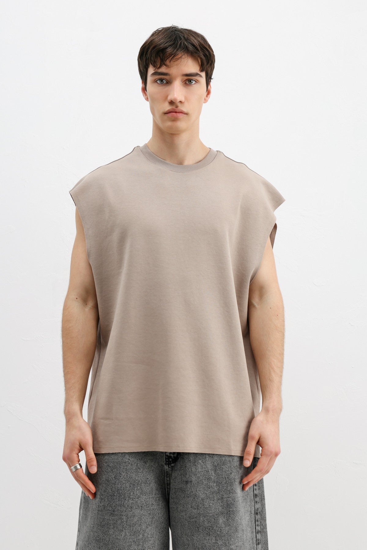 Oversized Sleeveless Basic T-Shirt