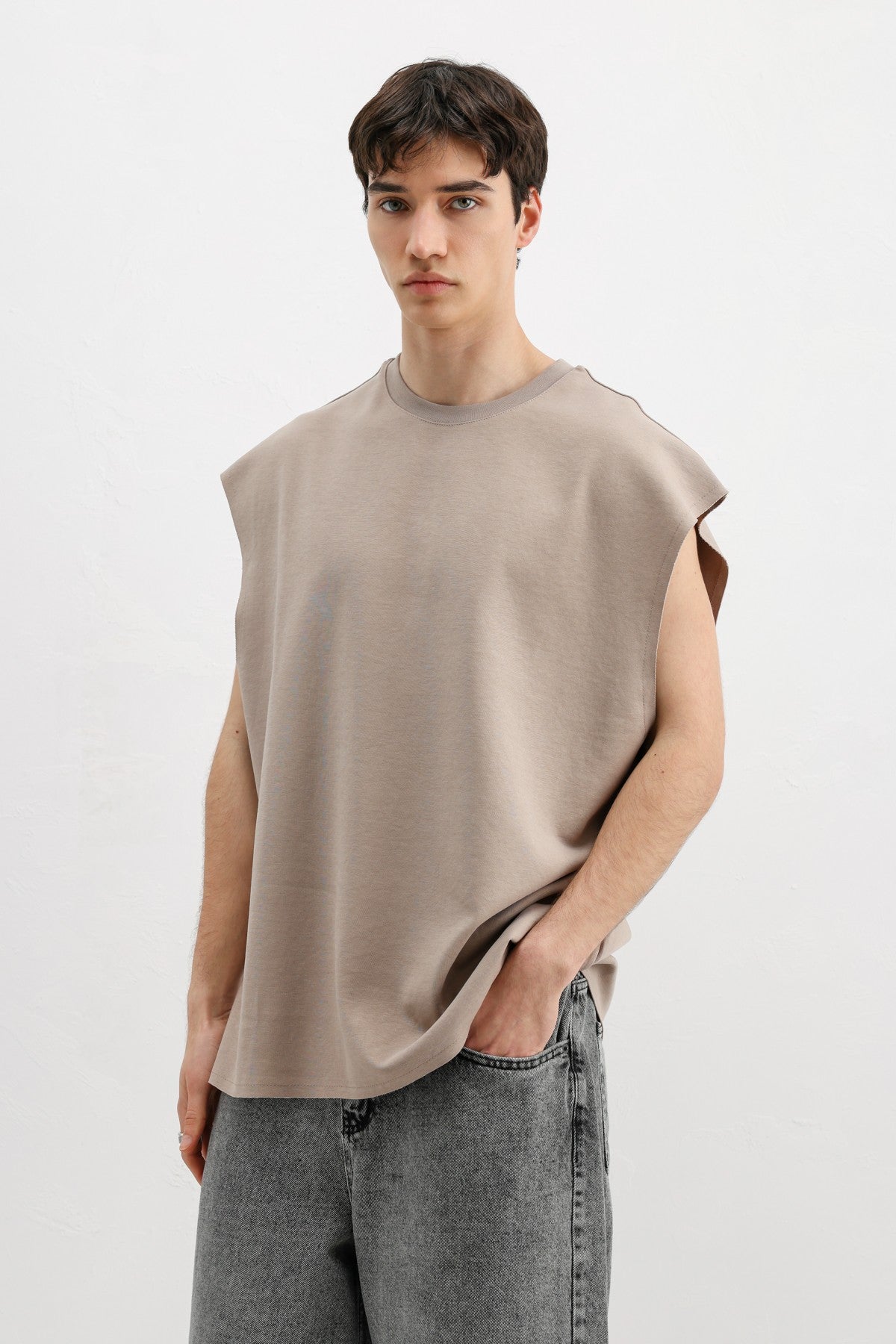 Oversized Sleeveless Basic T-Shirt