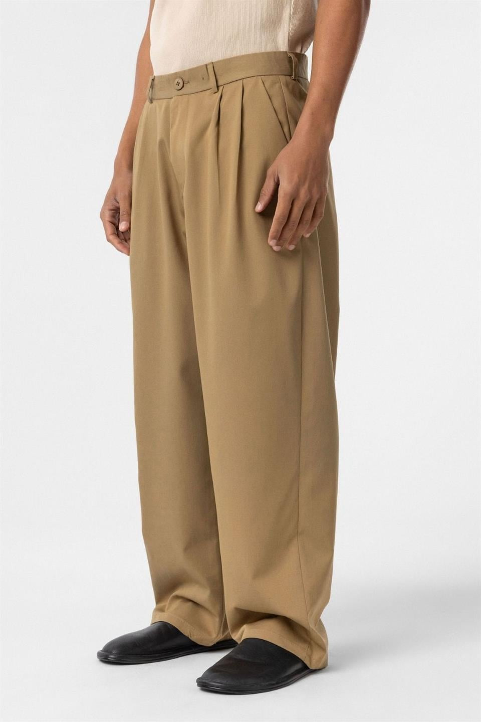 Baggy-Fit Pleated Pants