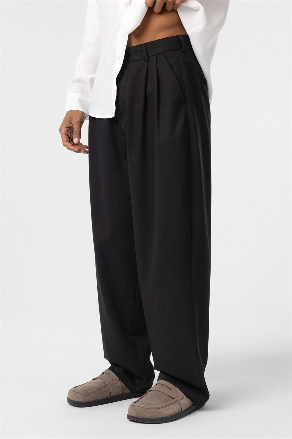 Baggy-Fit Pleated Pants