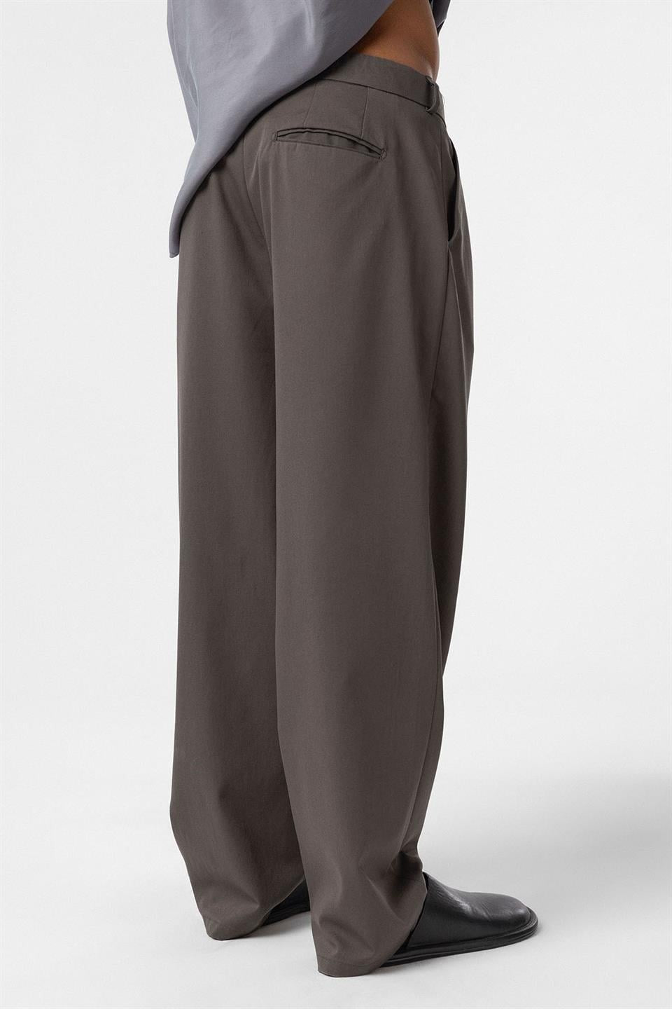 Baggy-Fit Pleated Pants