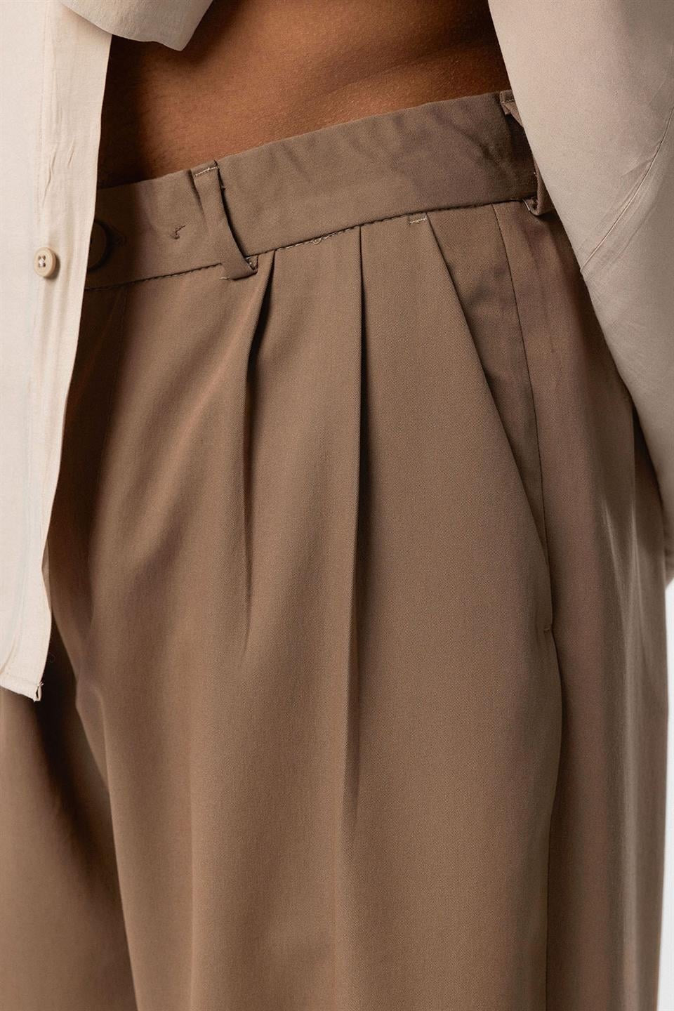 Baggy-Fit Pleated Pants