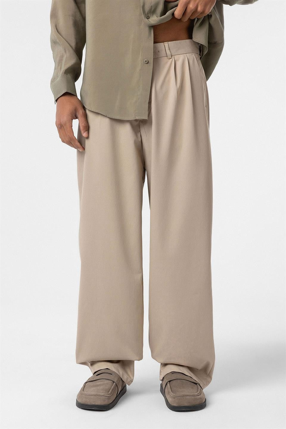 Baggy-Fit Pleated Pants