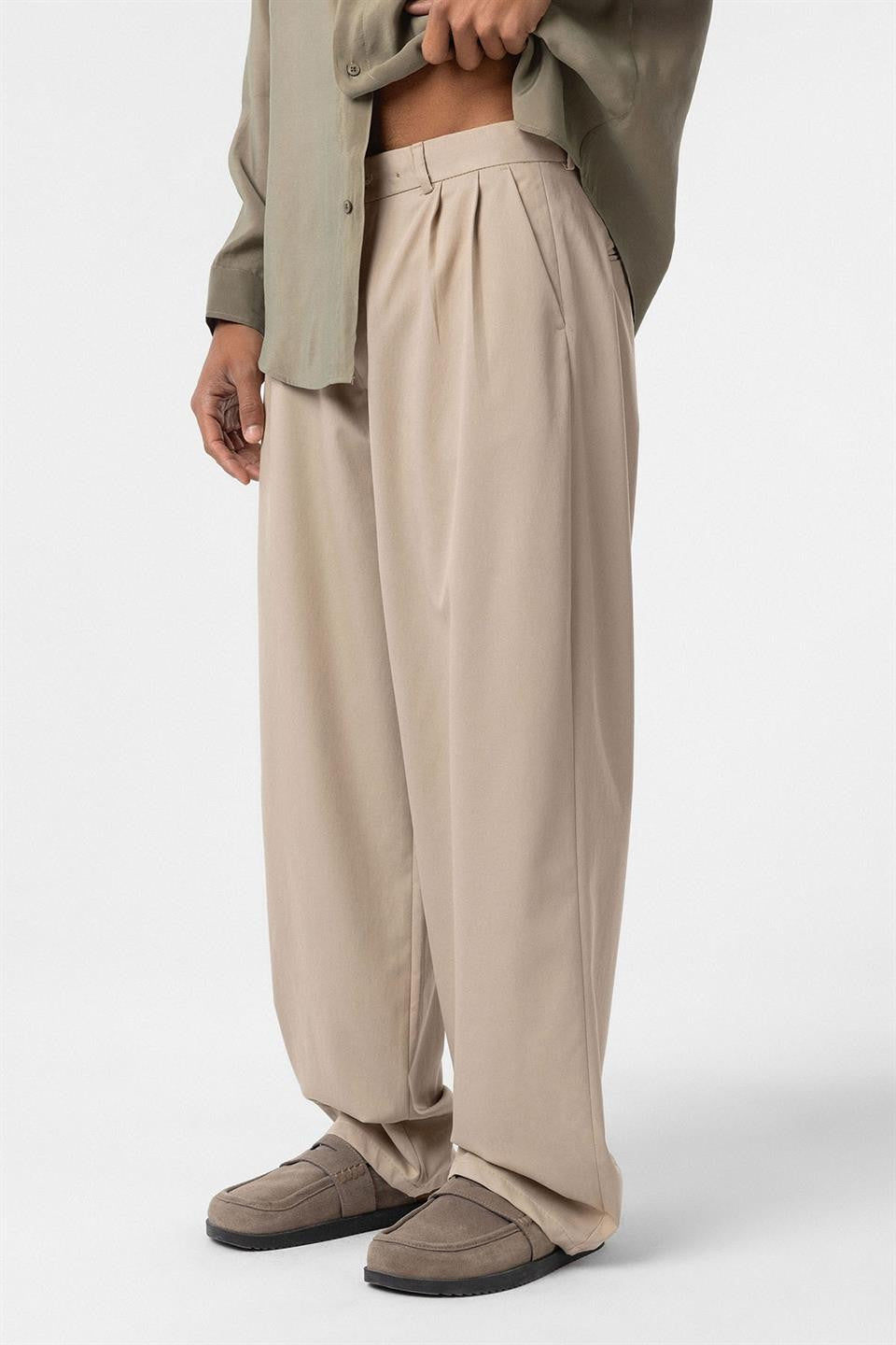 Baggy-Fit Pleated Pants
