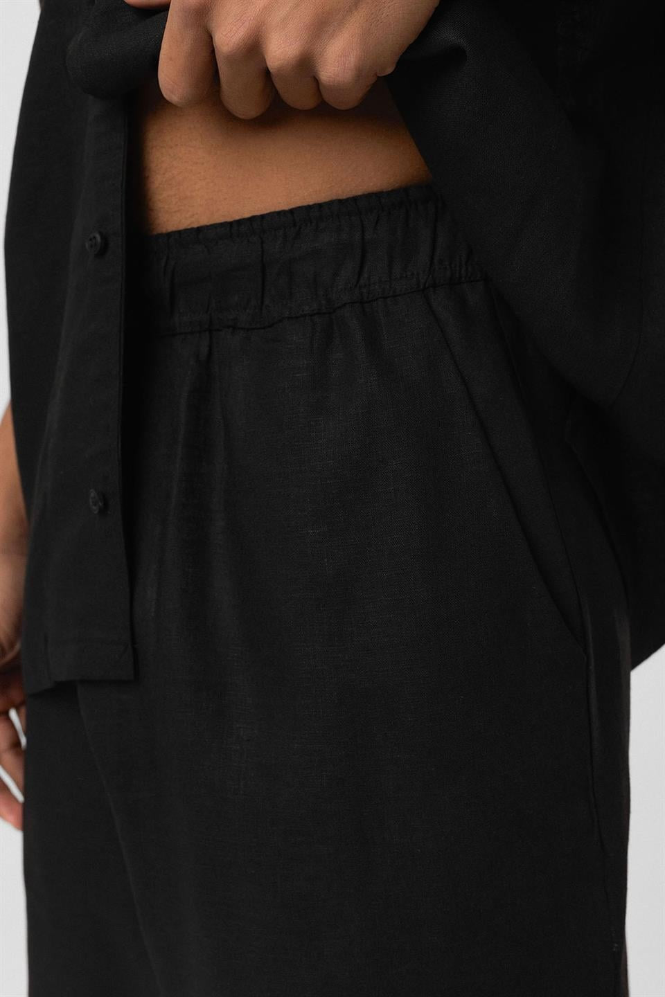 Oversized Double-Pocket Linen Shorts