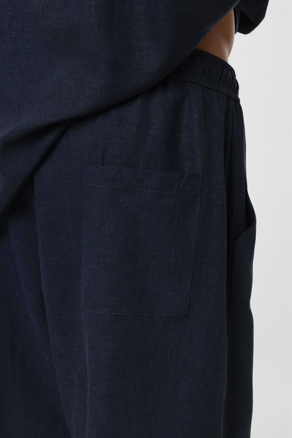 Oversized Double-Pocket Linen Shorts
