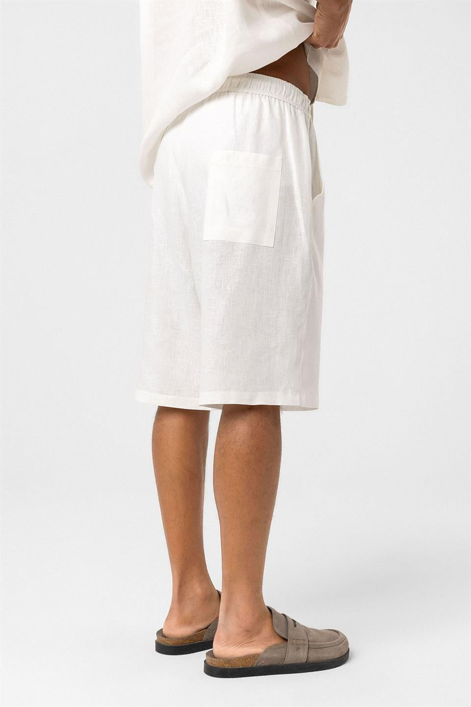 Oversized Double-Pocket Linen Shorts