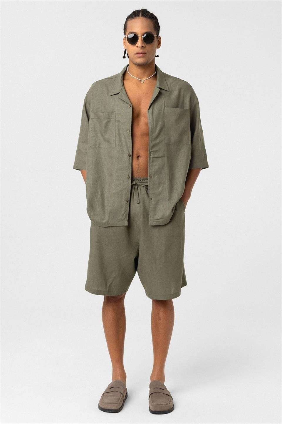 Oversized Double-Pocket Linen Shorts