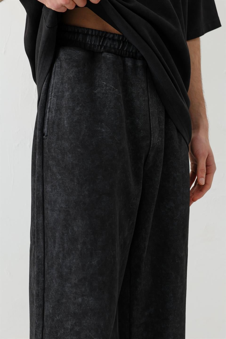 Baggy-Fit Pre-Washed Sweatpants