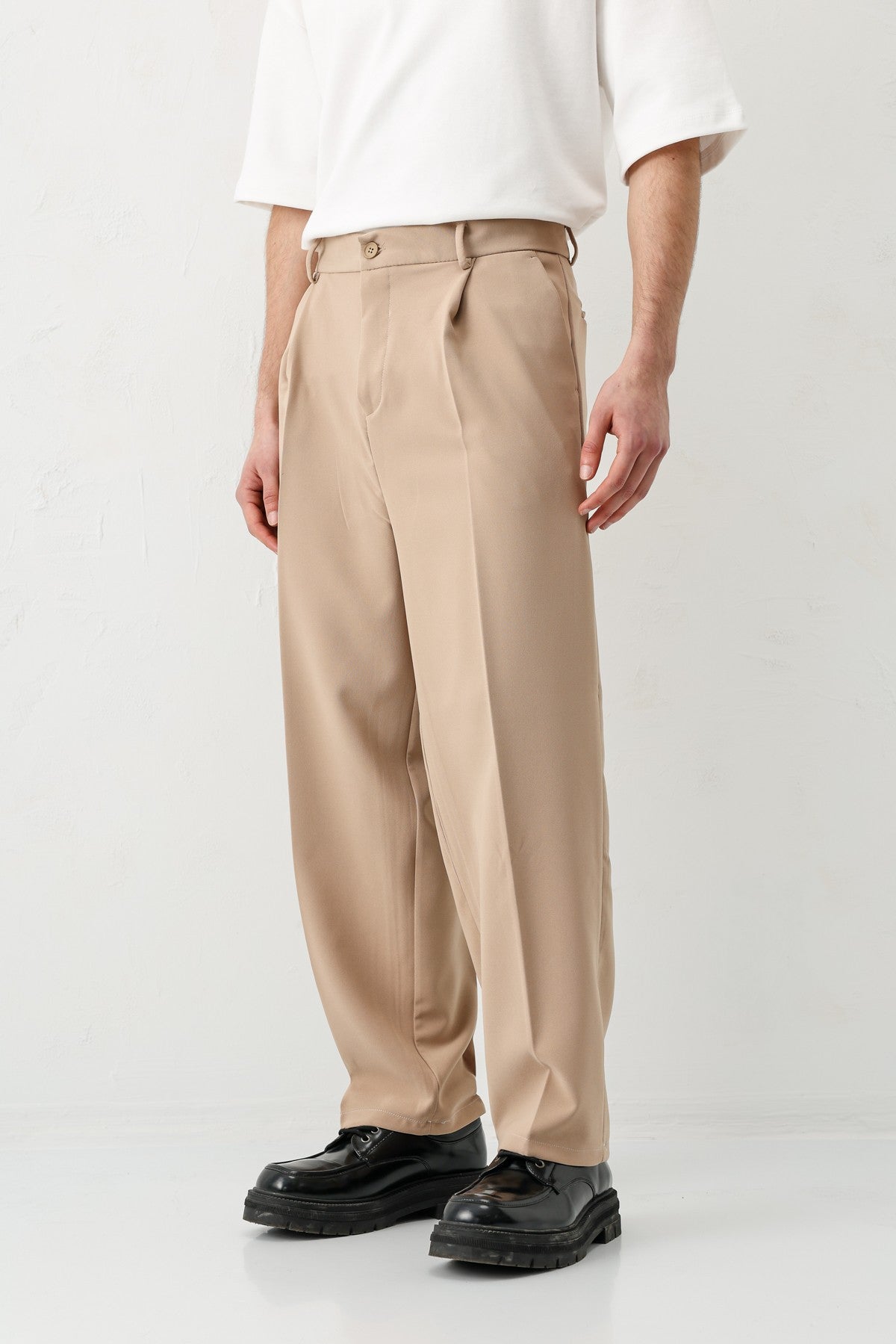 Baggy-Fit Pleated Pants