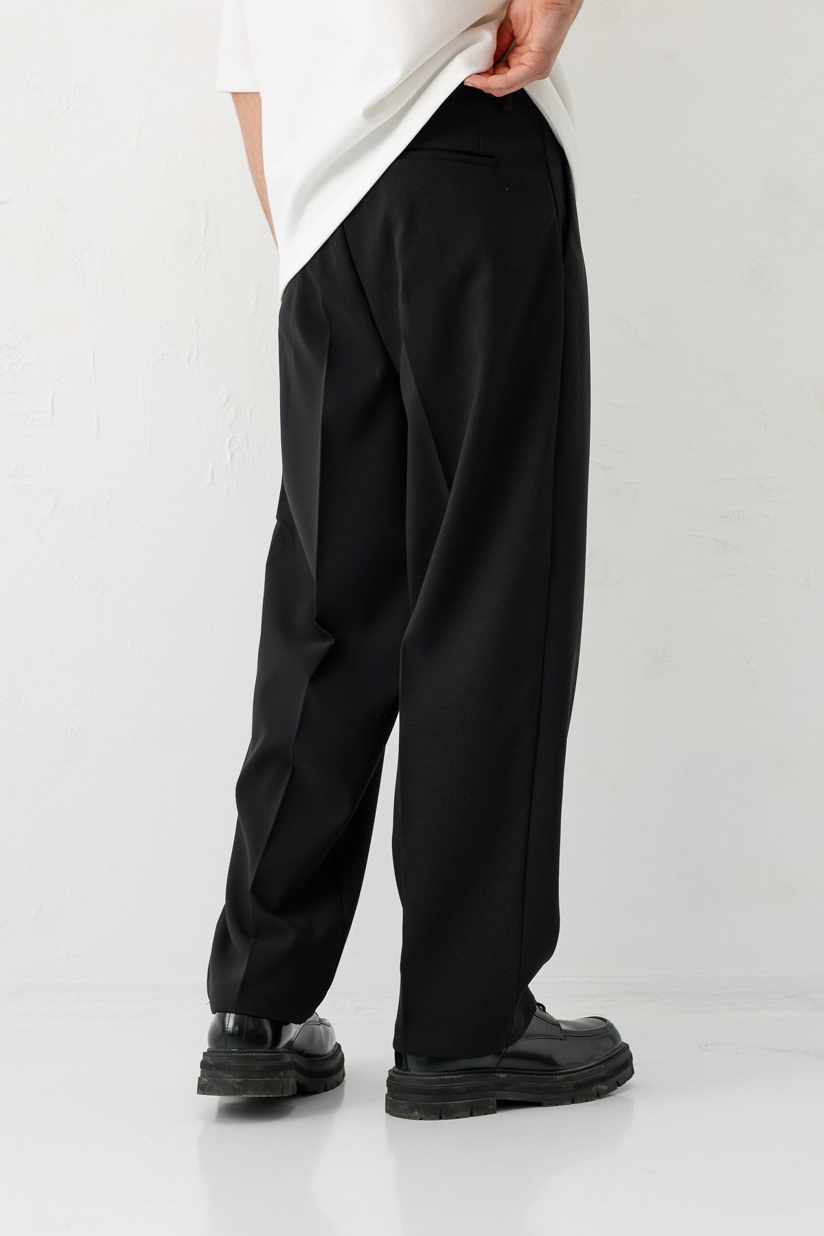 Baggy-Fit Pleated Pants