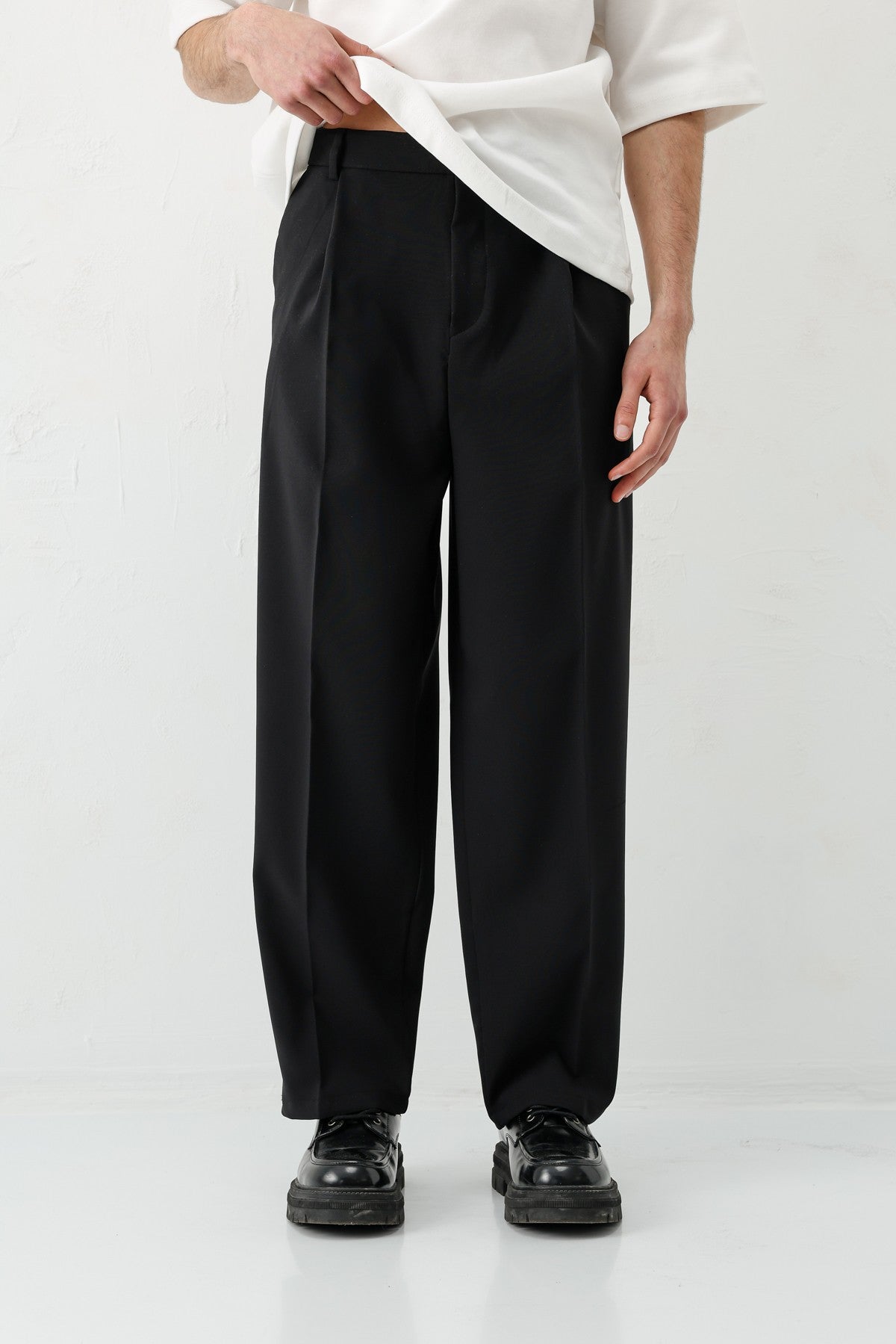 Baggy-Fit Pleated Pants