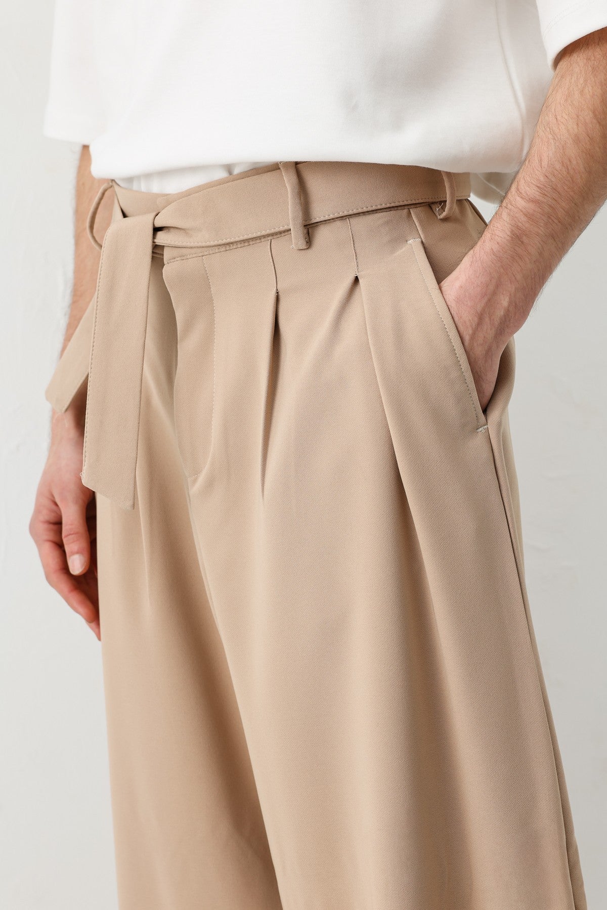 Barrel Fit, Tailored Fit, Belted Pants