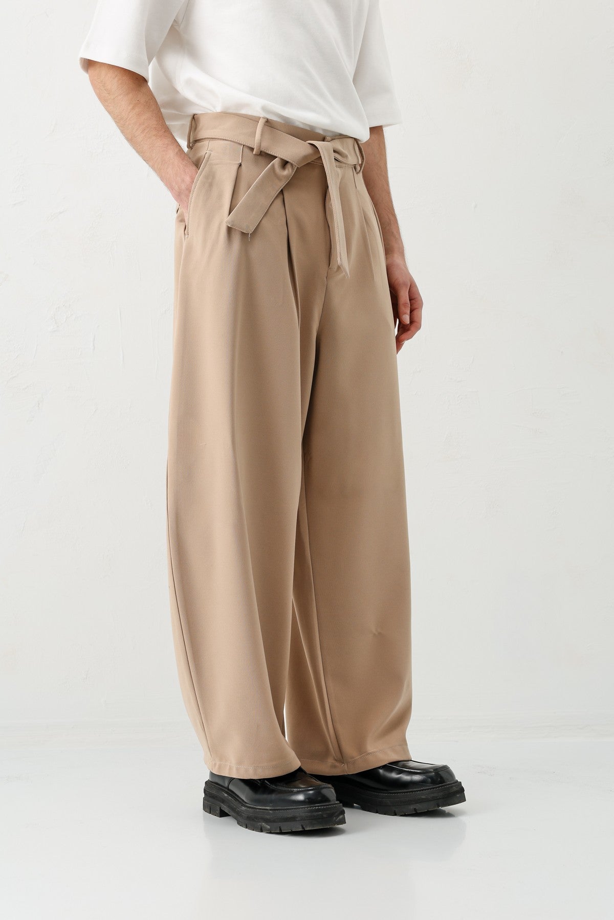 Barrel Fit, Tailored Fit, Belted Pants