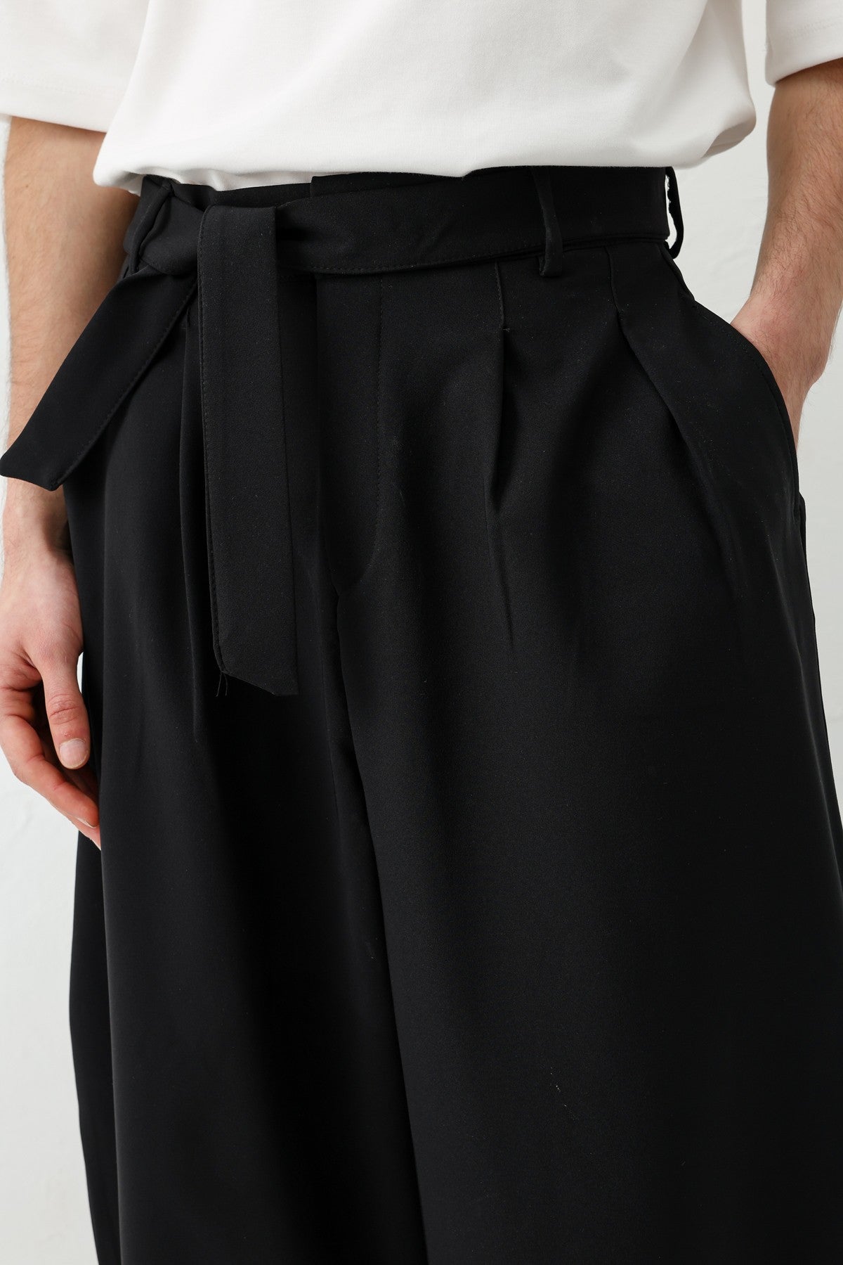 Barrel Fit, Tailored Fit, Belted Pants
