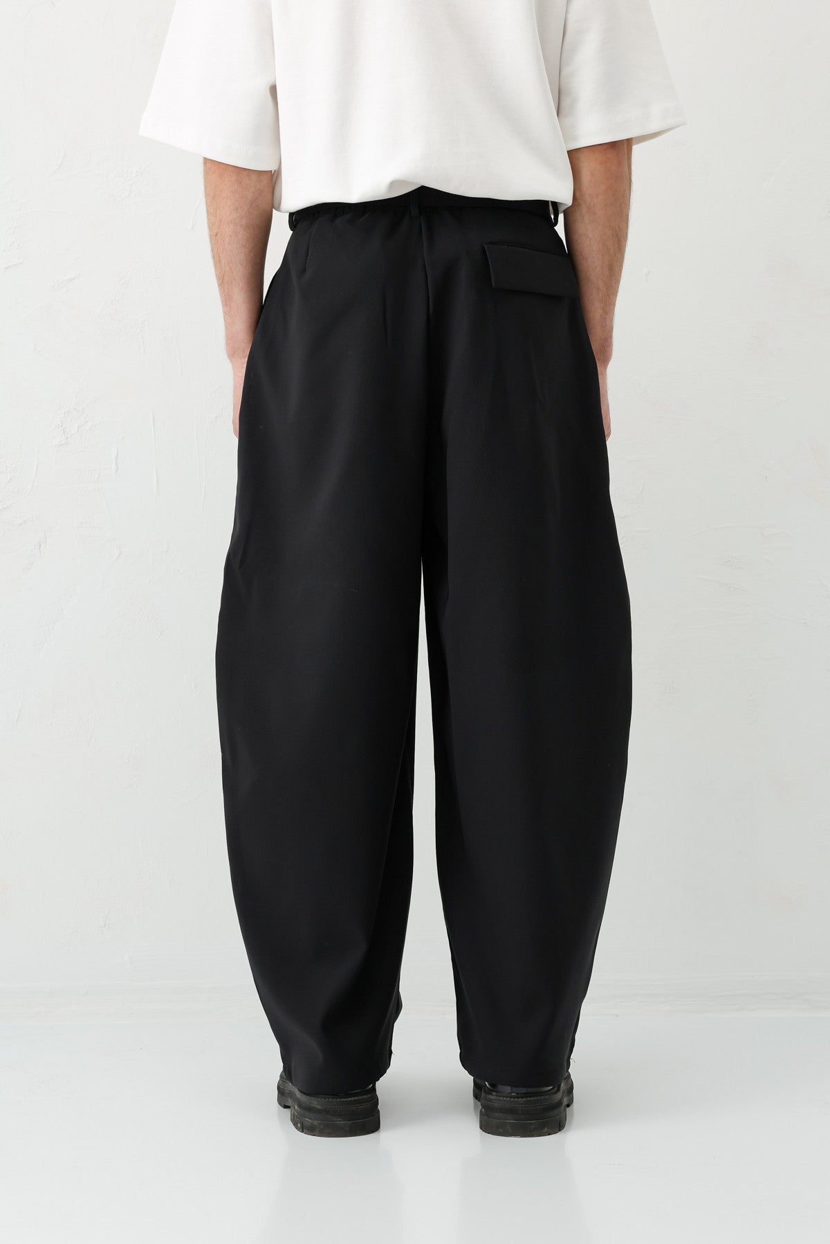 Barrel Fit, Tailored Fit, Belted Pants