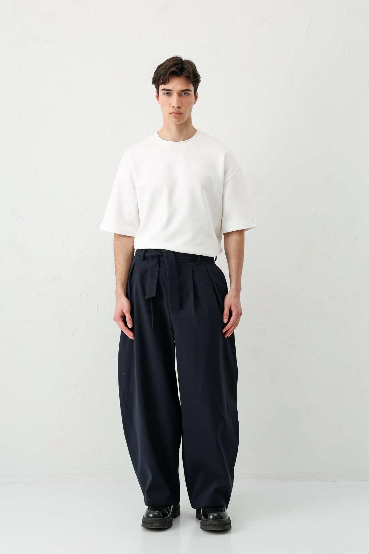 Barrel Fit, Tailored Fit, Belted Pants