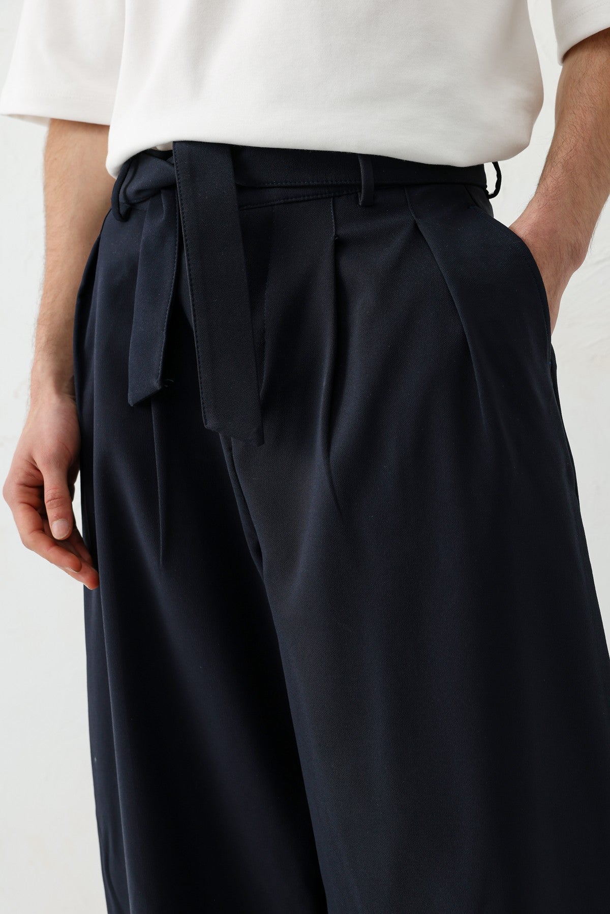Barrel Fit, Tailored Fit, Belted Pants