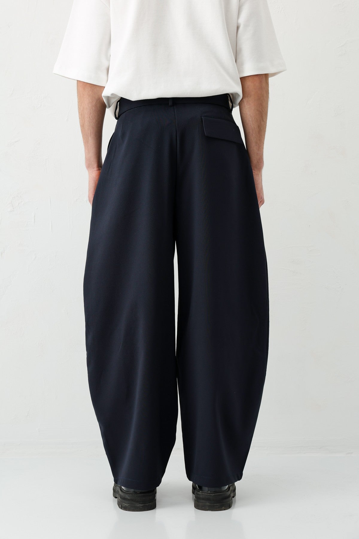 Barrel Fit, Tailored Fit, Belted Pants