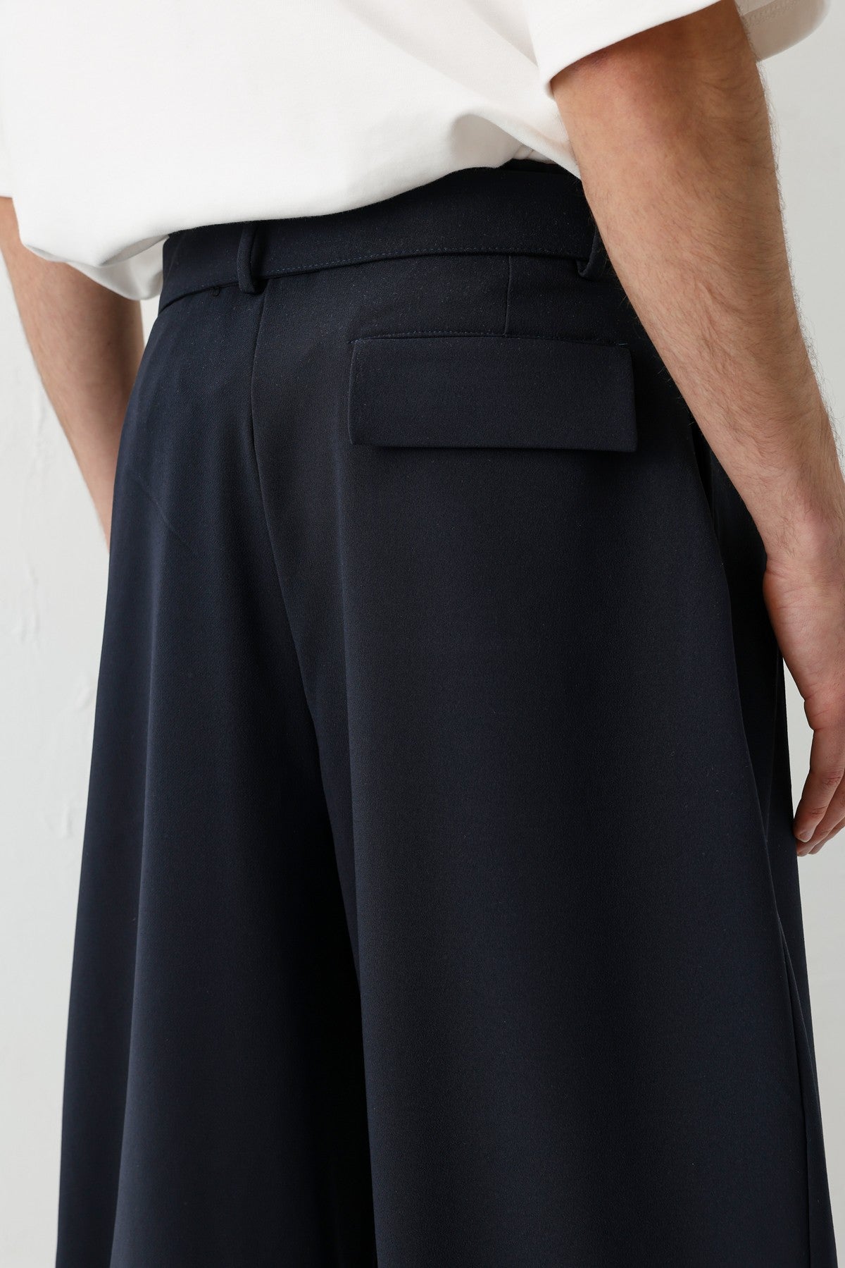 Barrel Fit, Tailored Fit, Belted Pants