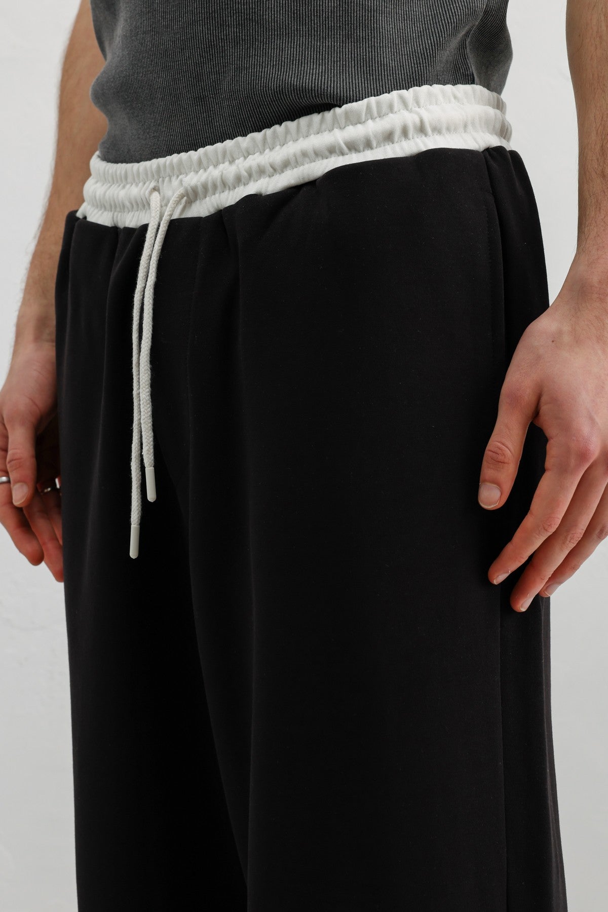 Baggy-Fit Sweatpants V80-41