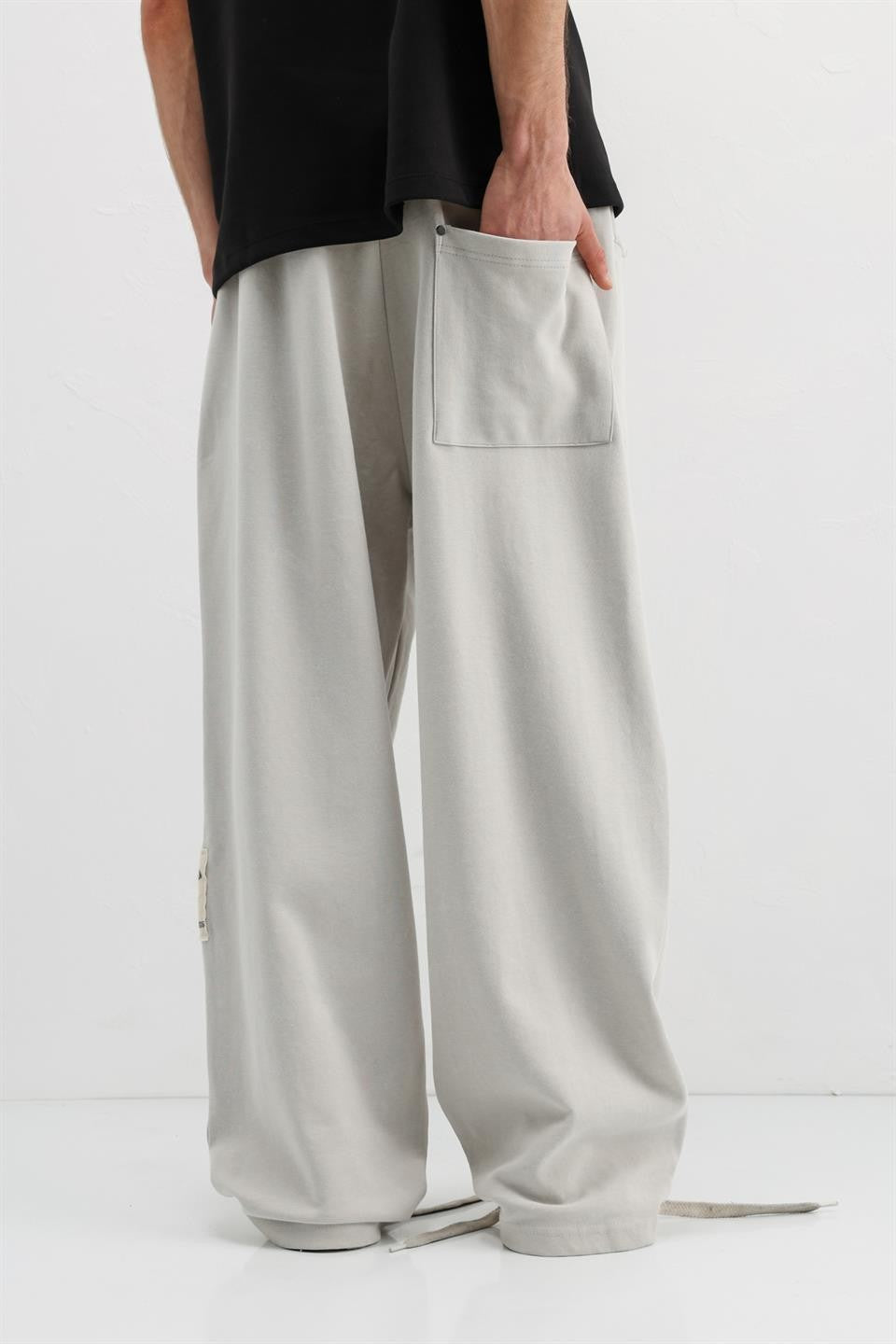 Baggy-Fit Sweatpants V80-43