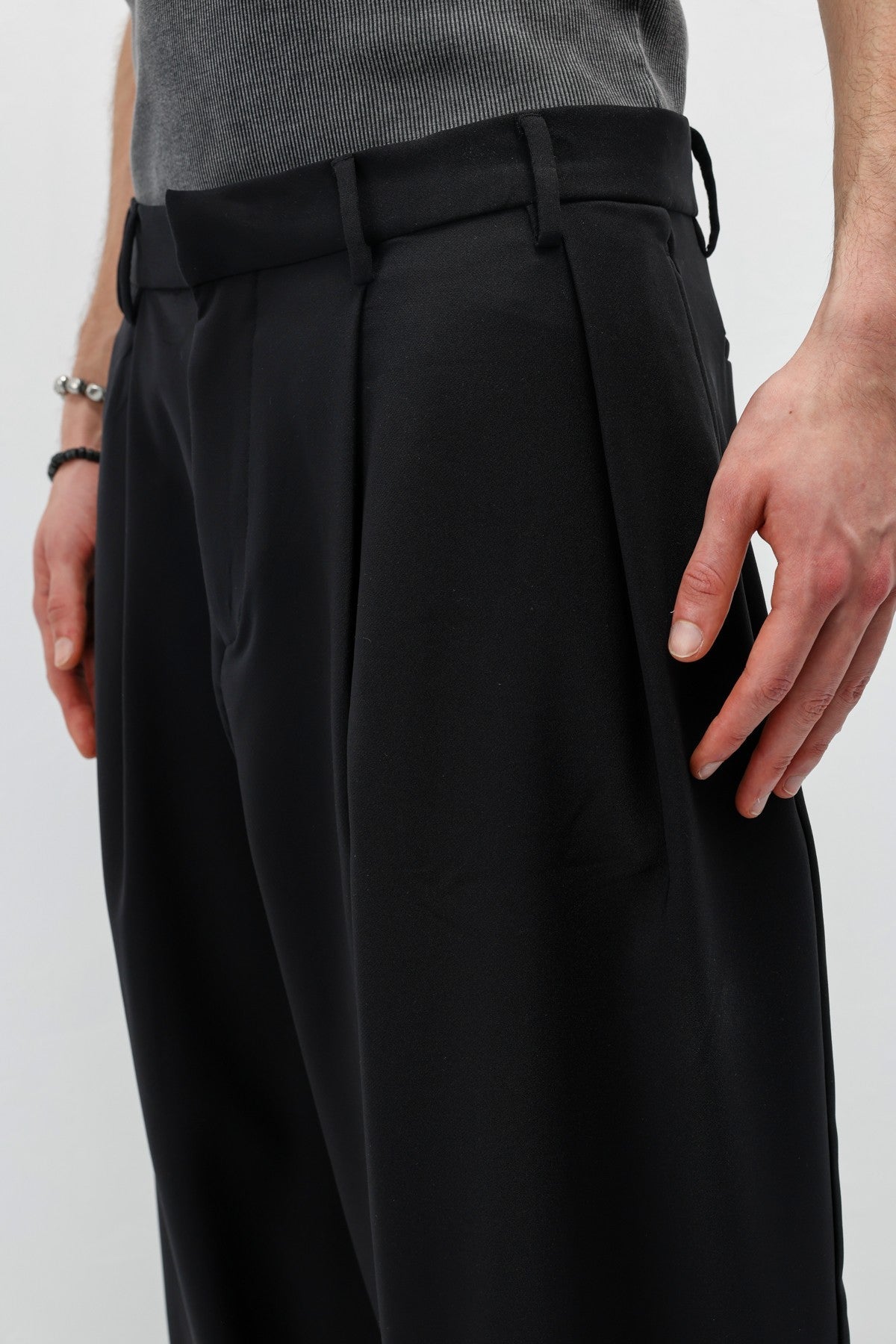 Barrel Fit Tailored Pants