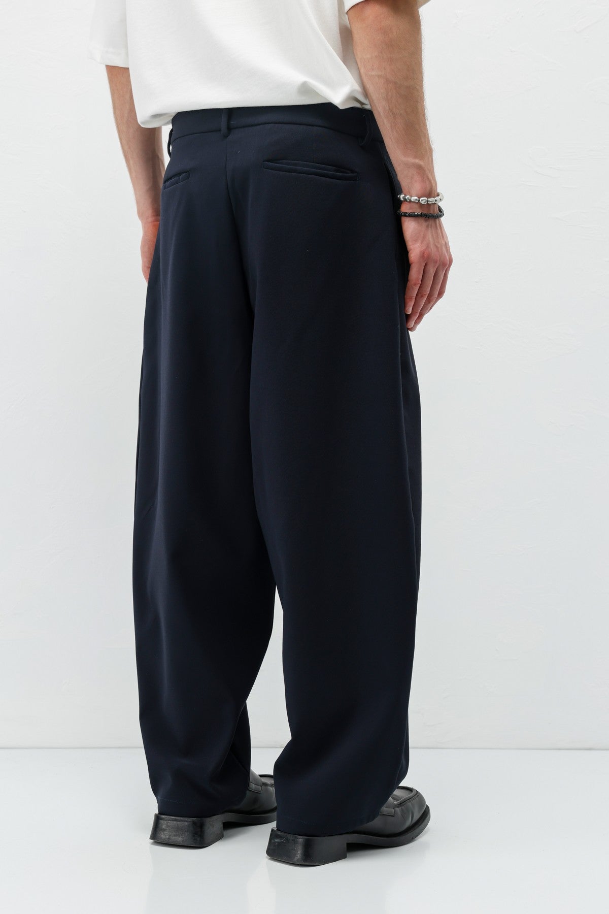 Barrel Fit Tailored Pants