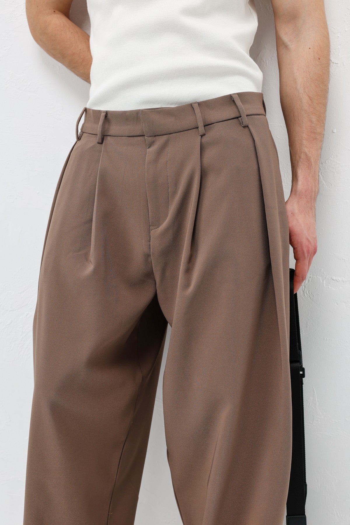 Barrel Fit Tailored Pants