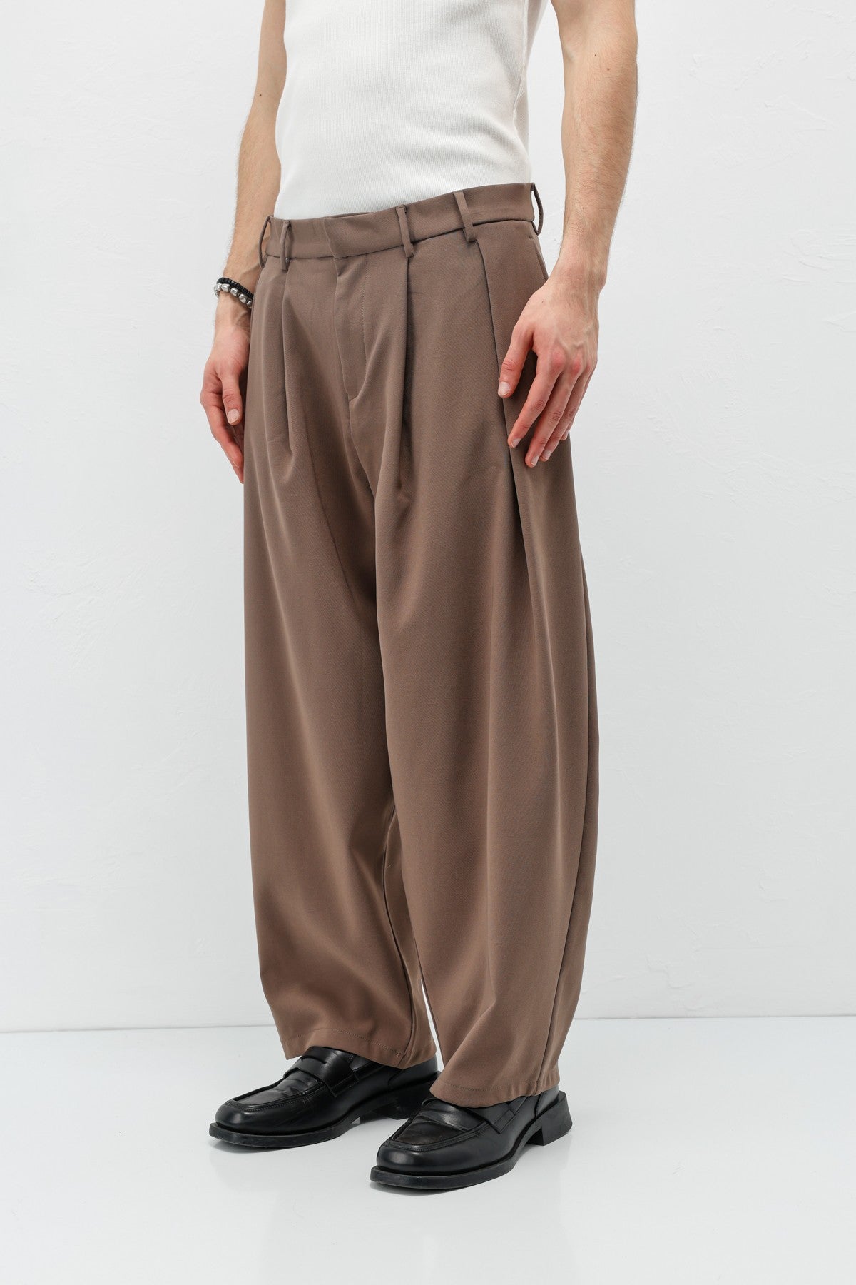 Barrel Fit Tailored Pants
