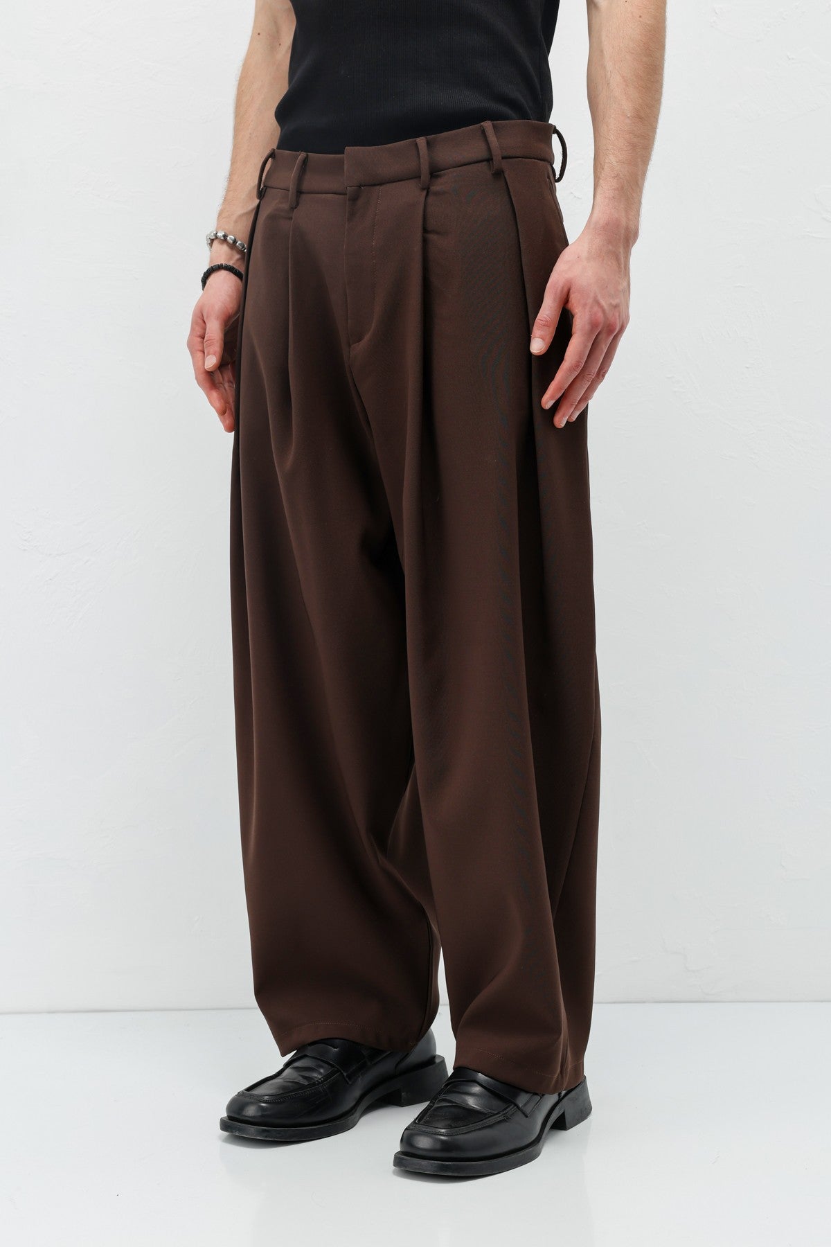 Barrel Fit Tailored Pants
