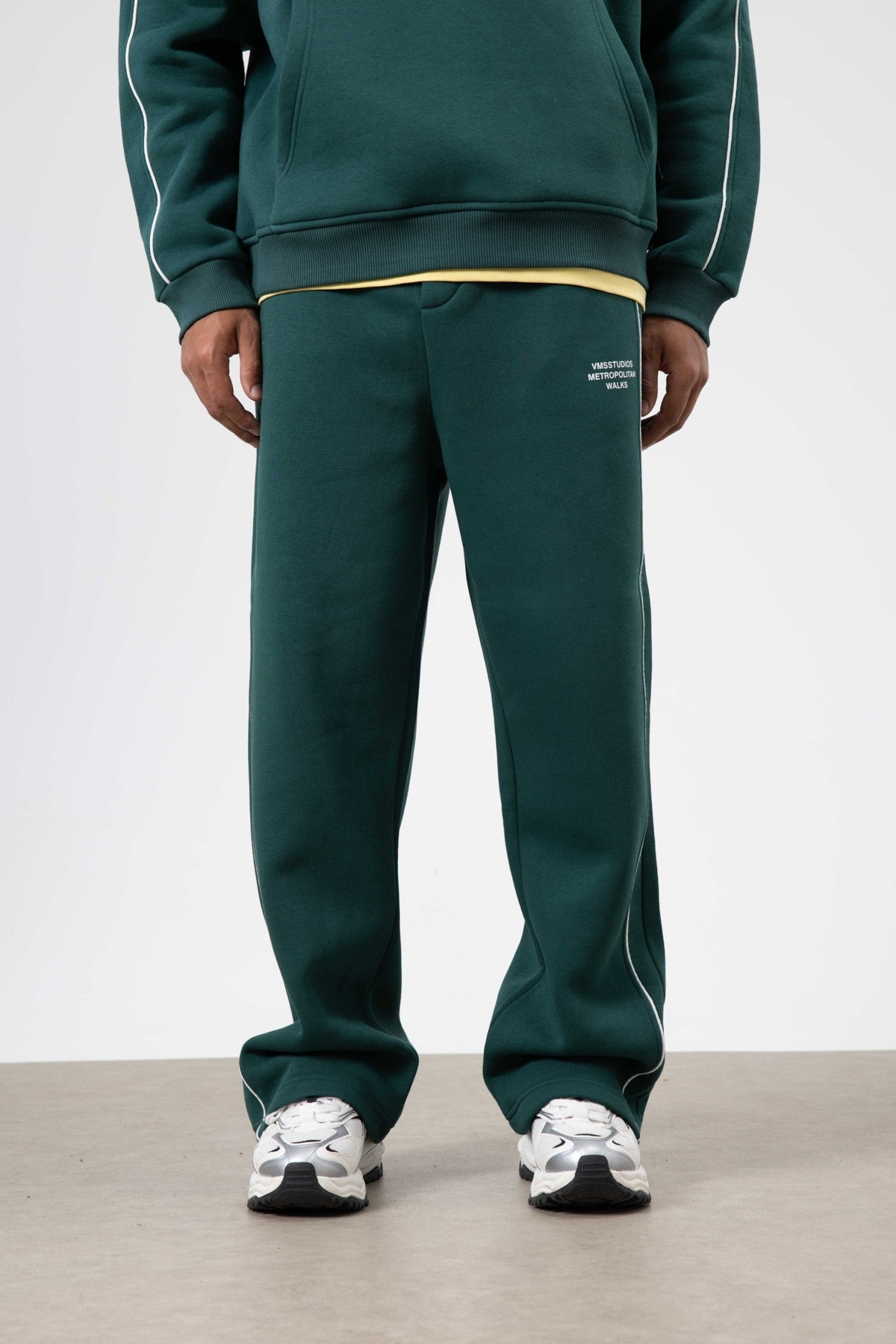 Oversized Sweatsuit Set with Striped Details V90-18